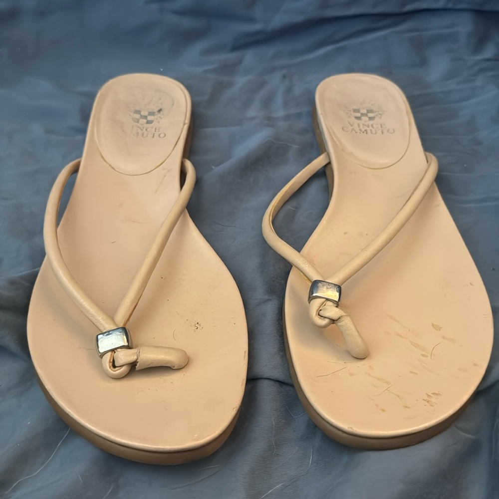 Vince Camuto Flip Flops